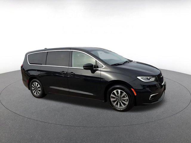 used 2023 Chrysler Pacifica Hybrid car, priced at $25,228