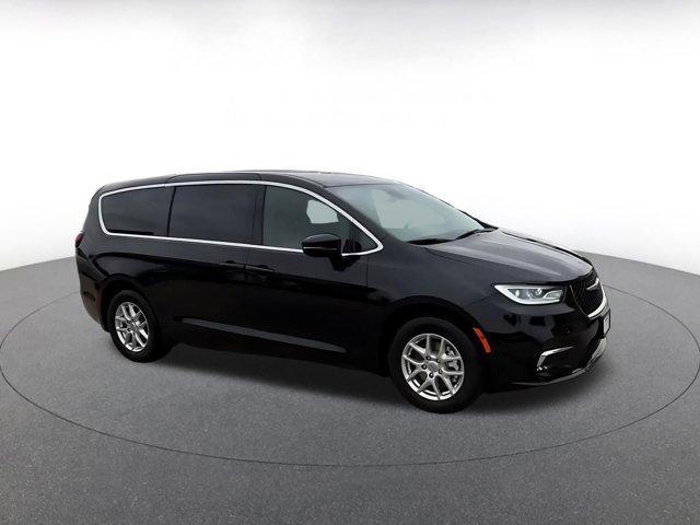 used 2025 Chrysler Pacifica car, priced at $30,150