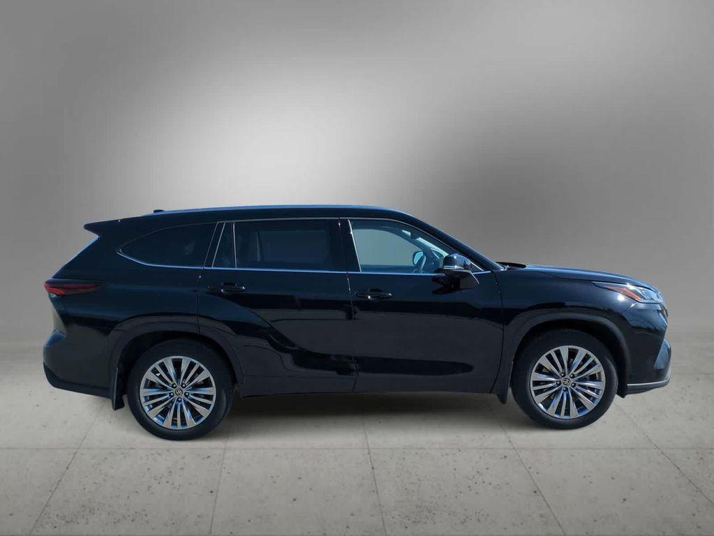 used 2025 Toyota Highlander car, priced at $49,665