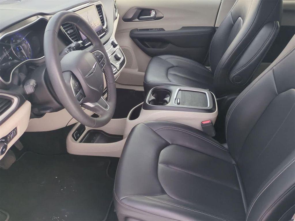 used 2024 Chrysler Pacifica car, priced at $23,699