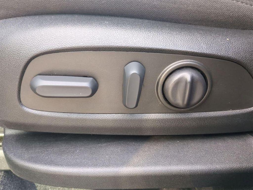 used 2023 Chevrolet Traverse car, priced at $22,199