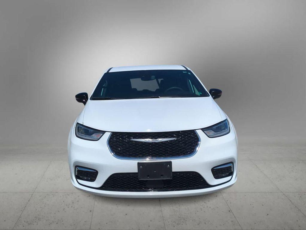 used 2025 Chrysler Pacifica car, priced at $28,241