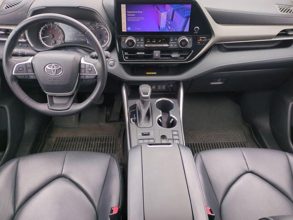 used 2023 Toyota Highlander car, priced at $31,625