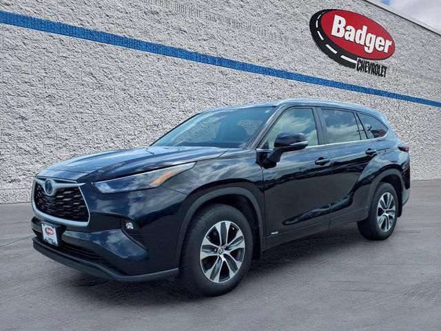 used 2024 Toyota Highlander Hybrid car, priced at $38,290