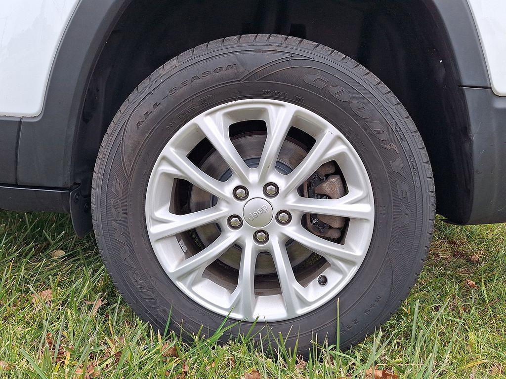 used 2022 Jeep Cherokee car, priced at $20,588