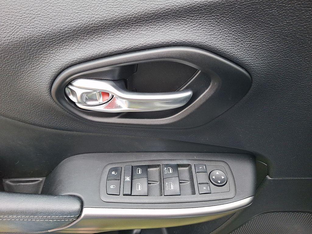 used 2022 Jeep Cherokee car, priced at $20,588