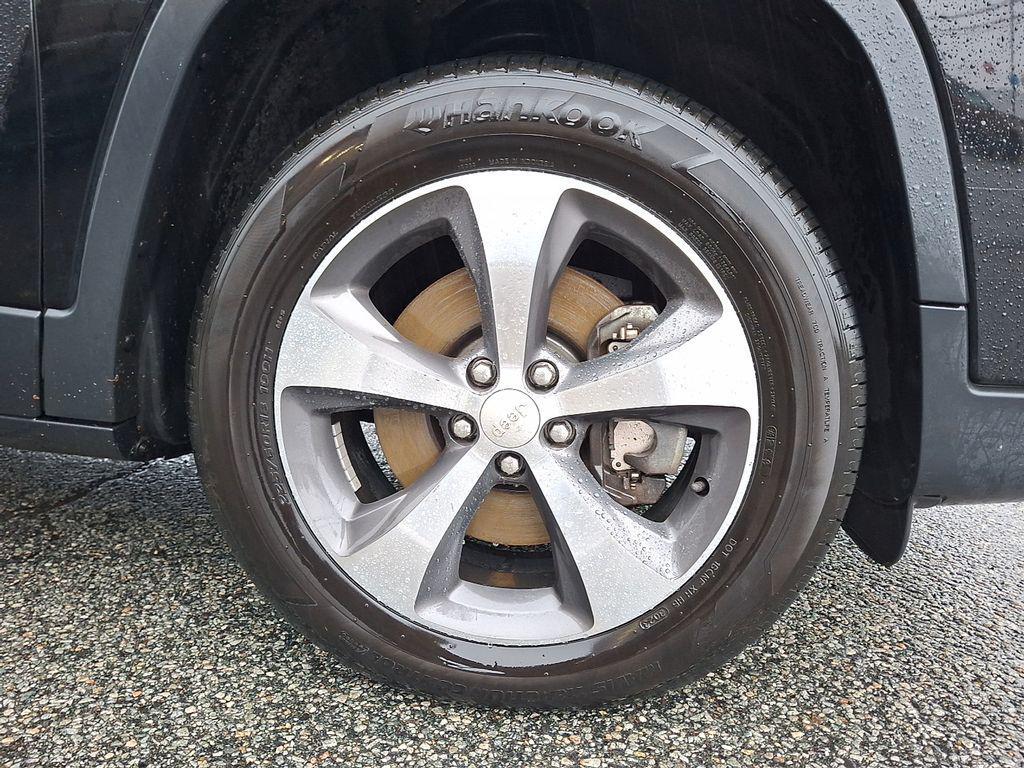 used 2019 Jeep Cherokee car, priced at $10,707