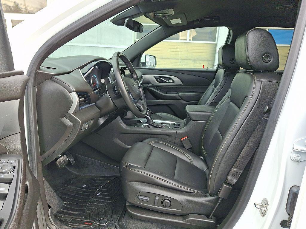 used 2022 Chevrolet Traverse car, priced at $27,272