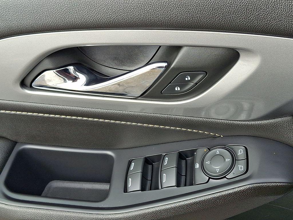 used 2022 Chevrolet Traverse car, priced at $27,272