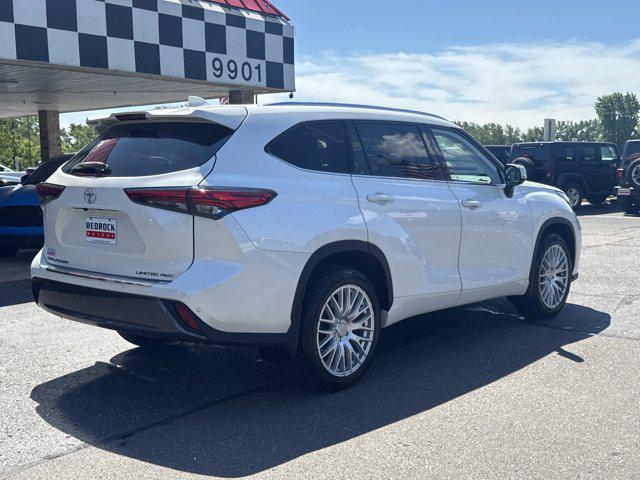 2020 Blizzard Pearl Toyota Highlander