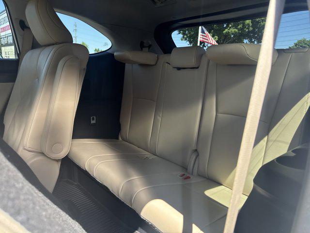 2020 Blizzard Pearl Toyota Highlander