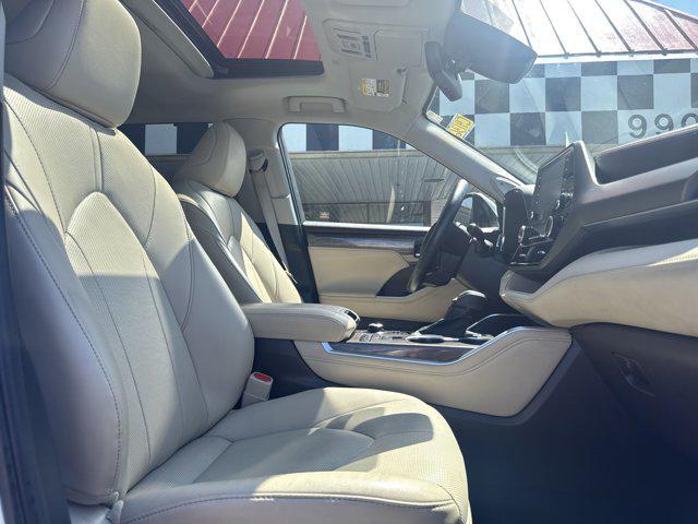 2020 Blizzard Pearl Toyota Highlander