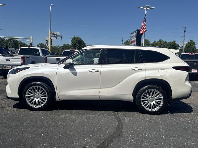 2020 Blizzard Pearl Toyota Highlander
