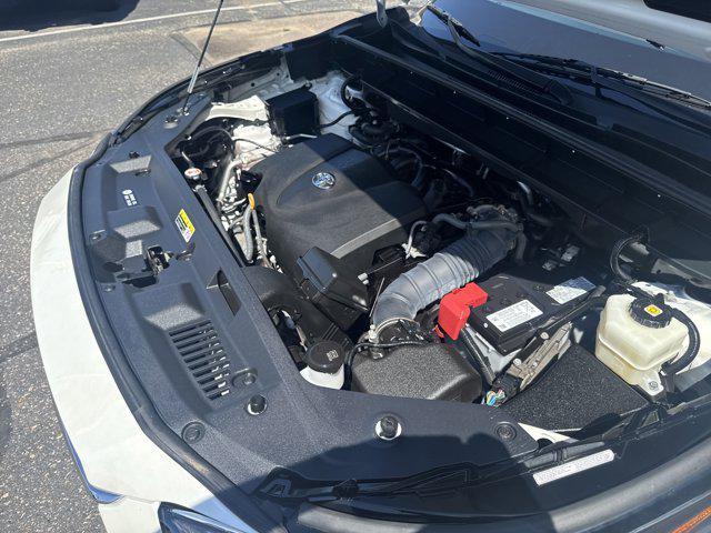 2020 Blizzard Pearl Toyota Highlander