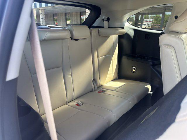 2020 Blizzard Pearl Toyota Highlander