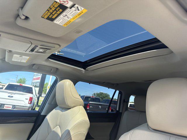 2020 Blizzard Pearl Toyota Highlander