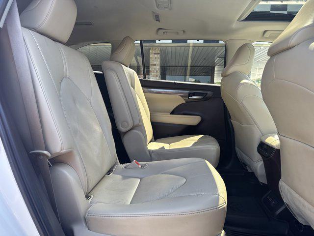 2020 Blizzard Pearl Toyota Highlander