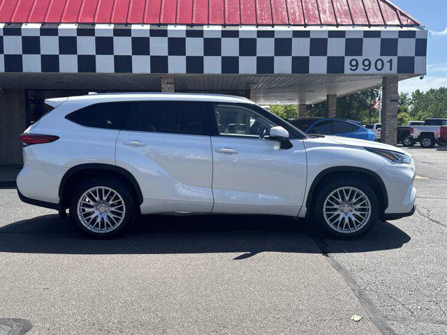 2020 Blizzard Pearl Toyota Highlander