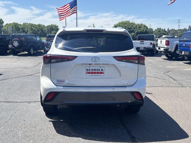 2020 Blizzard Pearl Toyota Highlander