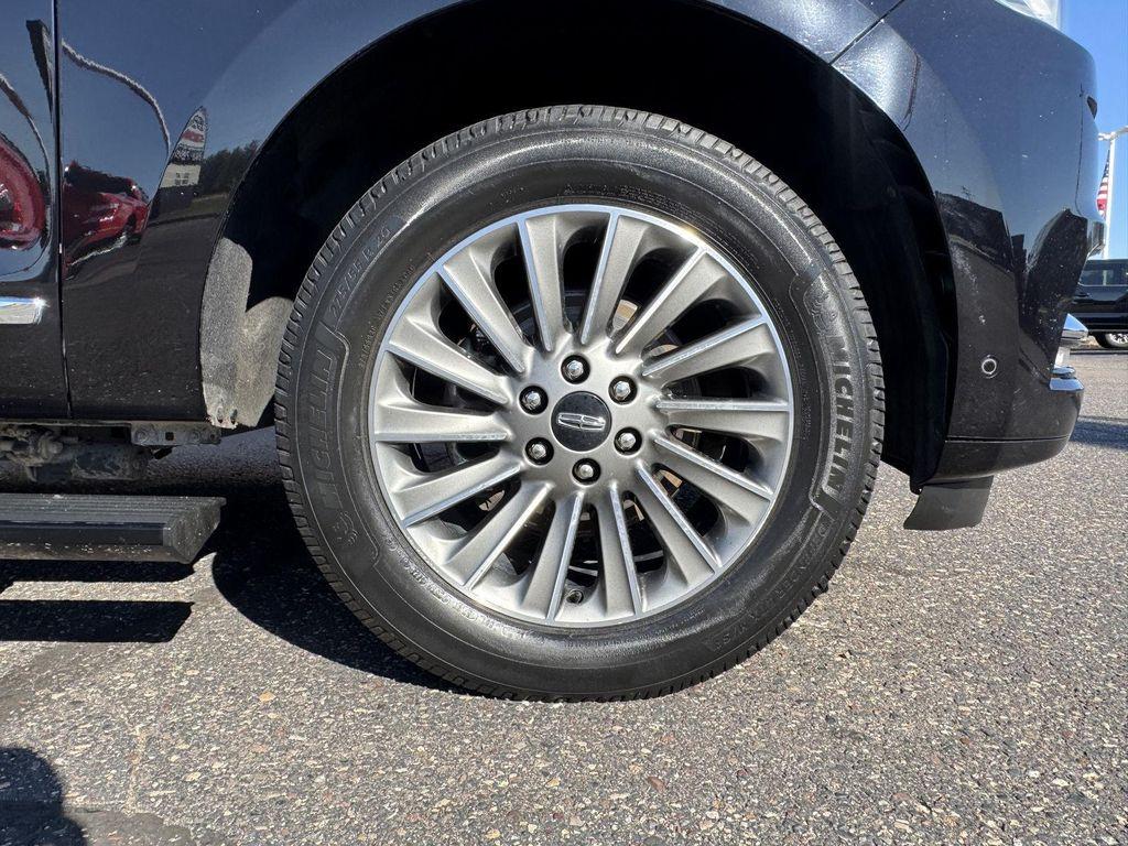 used 2021 Lincoln Navigator car, priced at $26,338