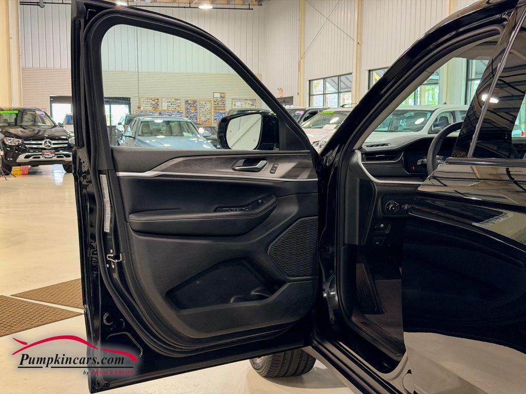 used 2023 Jeep Grand Cherokee car, priced at $33,995