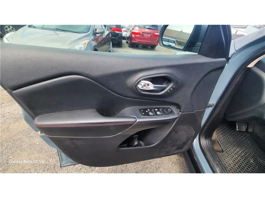 used 2014 Jeep Cherokee car, priced at $7,345