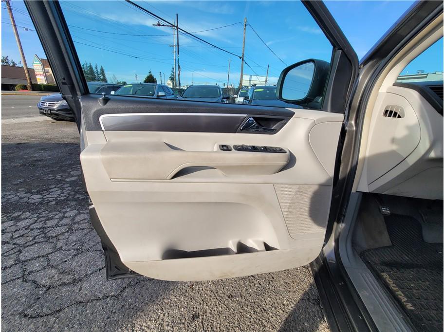 used 2010 Volkswagen Routan car, priced at $3,985