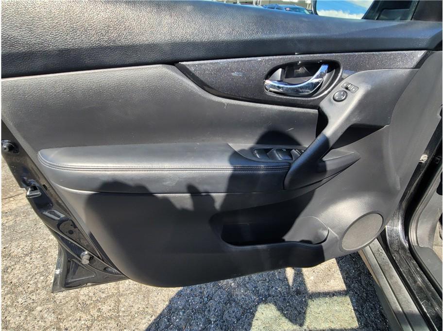 used 2017 Nissan Rogue car, priced at $7,325