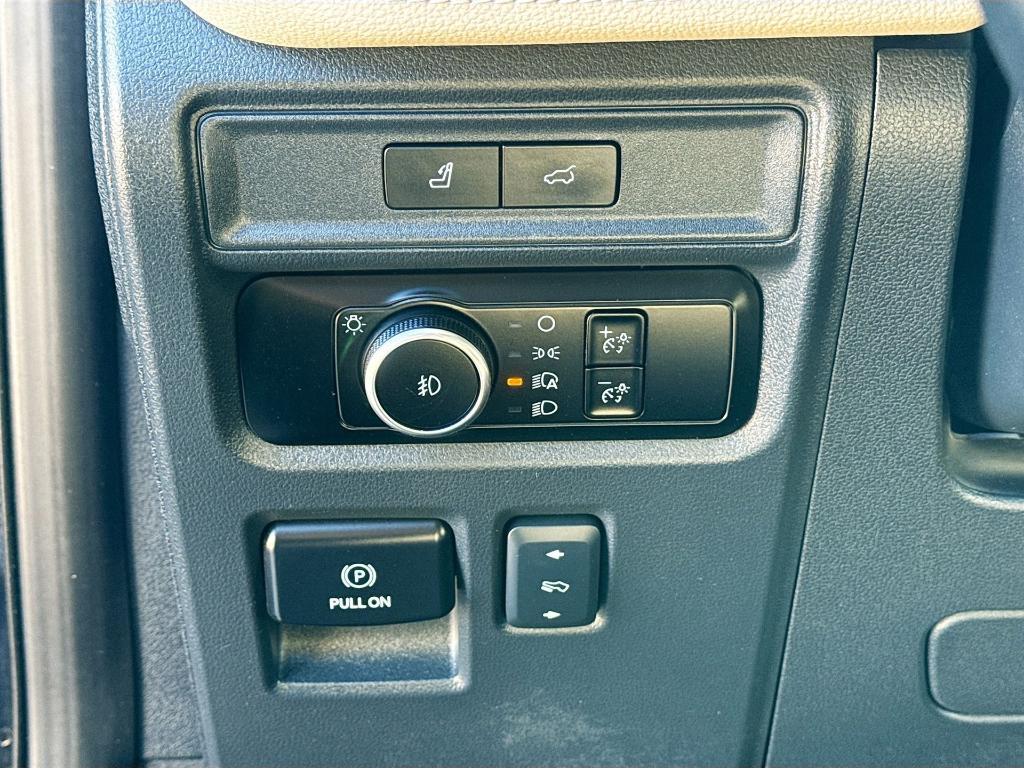 used 2024 Ford Expedition car, priced at $42,494