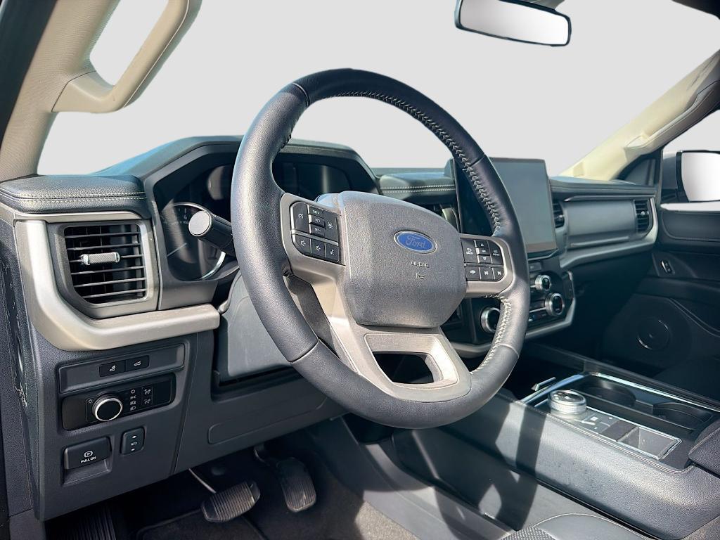 used 2024 Ford Expedition car, priced at $43,545