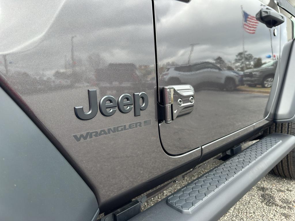 new 2025 Jeep Wrangler car, priced at $37,999