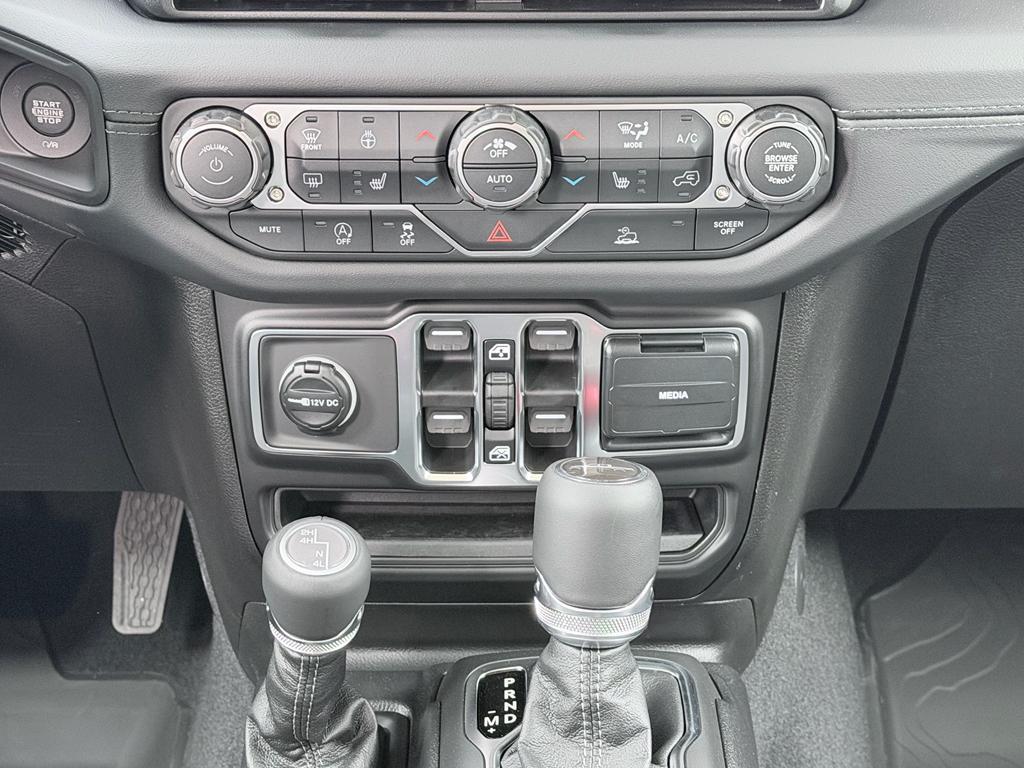 new 2026 Jeep Gladiator car, priced at $43,977