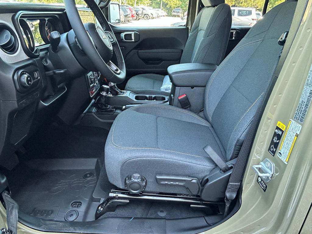 new 2025 Jeep Gladiator car, priced at $42,500