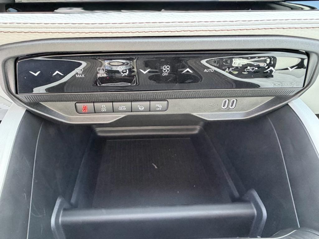 new 2026 Jeep Cherokee car, priced at $42,679