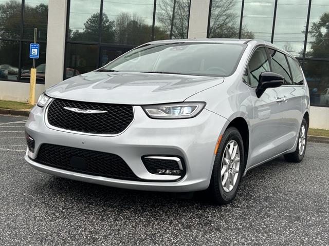 used 2024 Chrysler Pacifica car, priced at $26,800