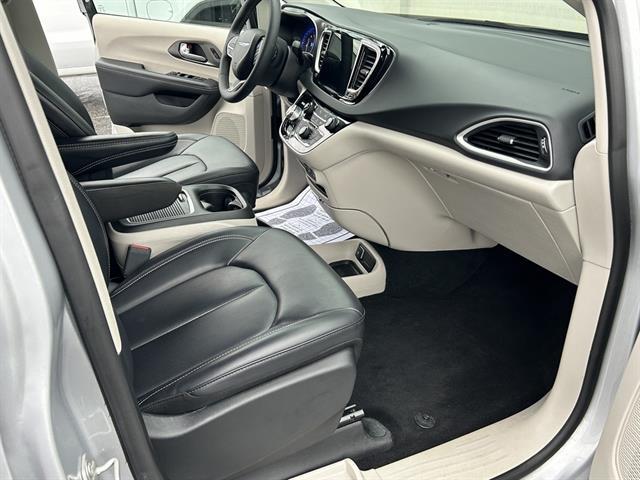 used 2024 Chrysler Pacifica car, priced at $26,800