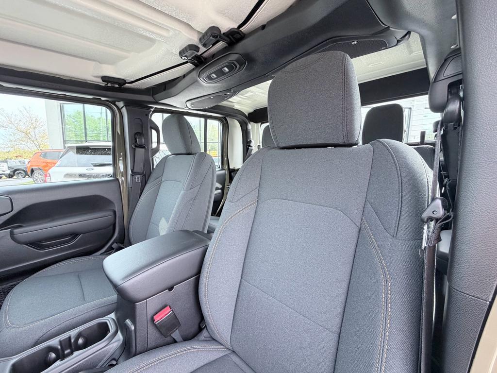 new 2026 Jeep Gladiator car, priced at $42,600