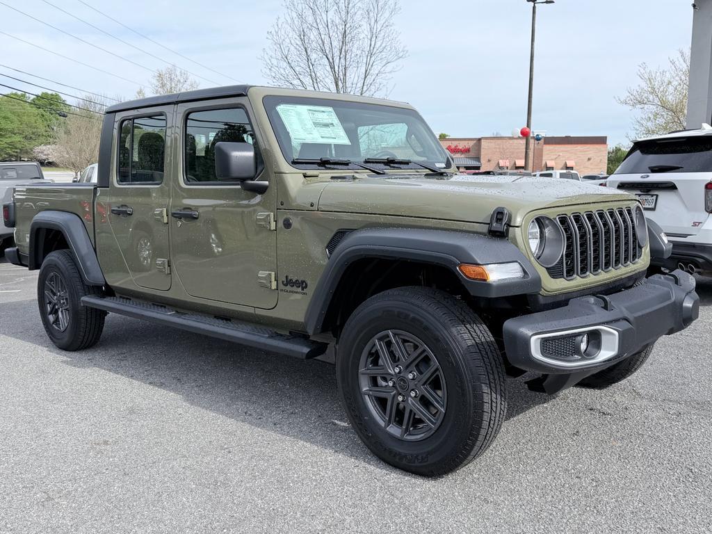 new 2026 Jeep Gladiator car, priced at $42,600