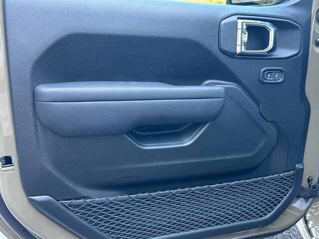 new 2025 Jeep Gladiator car, priced at $34,175