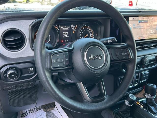 new 2025 Jeep Wrangler car, priced at $35,000