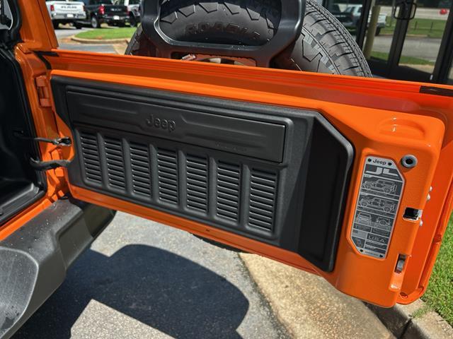 new 2025 Jeep Wrangler car, priced at $48,324