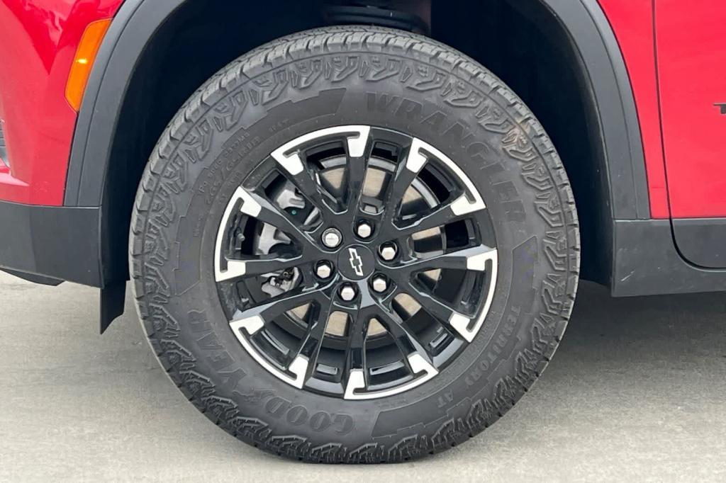 used 2025 Chevrolet Traverse car, priced at $46,699