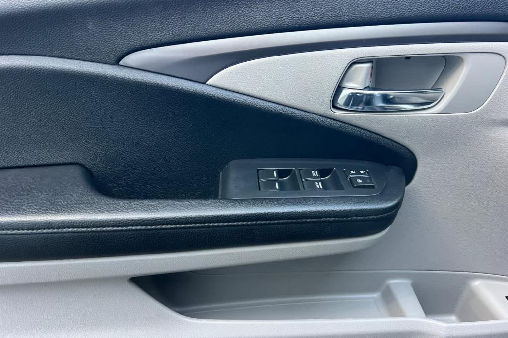 used 2021 Honda Pilot car, priced at $25,409