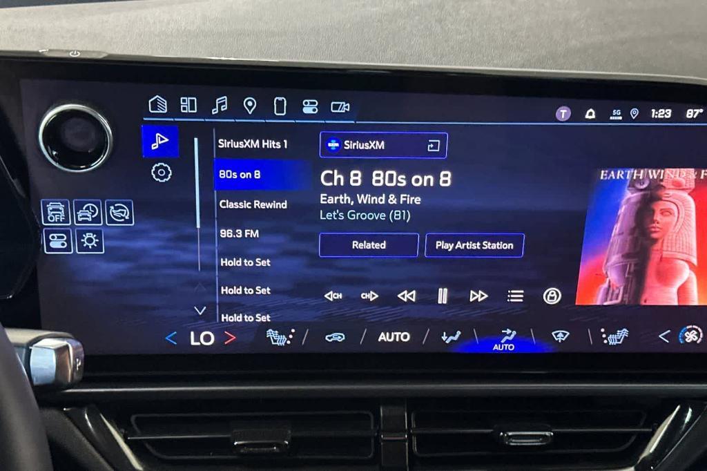 used 2024 Chevrolet Equinox EV car, priced at $26,095