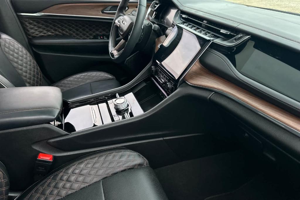 used 2024 Jeep Grand Cherokee car, priced at $45,470