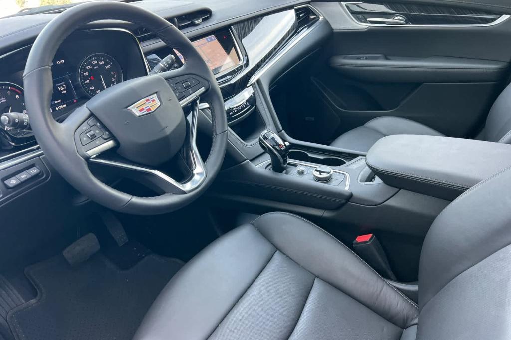 used 2025 Cadillac XT6 car, priced at $43,730
