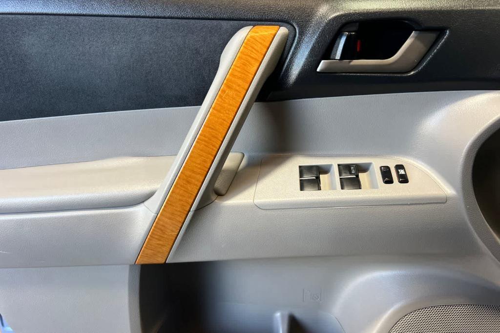 used 2008 Toyota Highlander Hybrid car, priced at $5,999