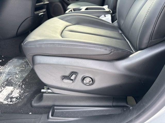 new 2026 Chrysler Pacifica car, priced at $39,627