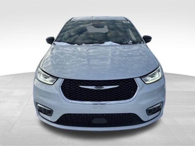 new 2026 Chrysler Pacifica car, priced at $39,627