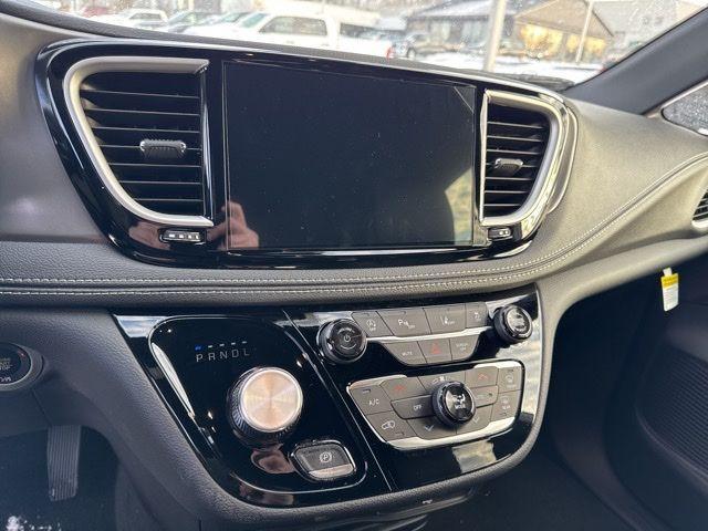 new 2026 Chrysler Pacifica car, priced at $39,627